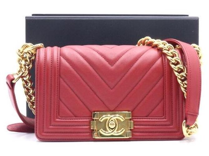 Chanel Borsa a tracolla e crossbody Red Chevron Boy piccola con catena dorata Rosso