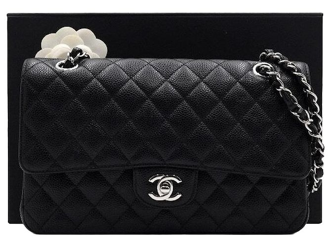 Chanel Bolsa de ombro Black Classic Caviar Medium com corrente prateada Preto