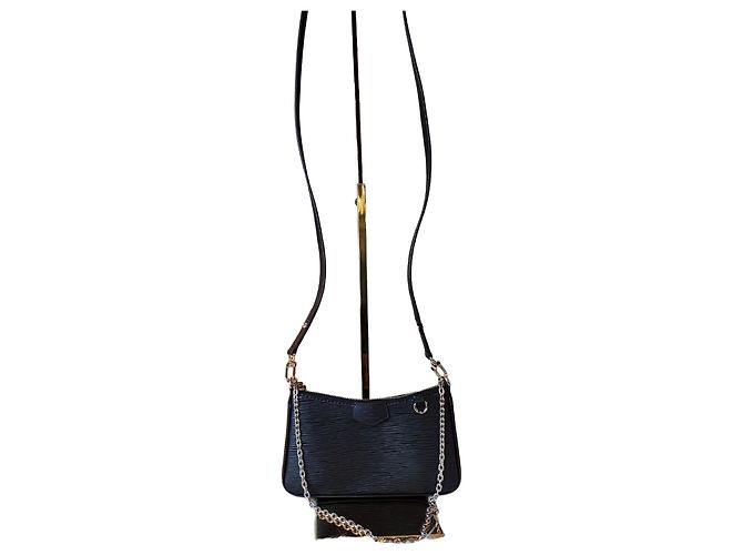 Louis Vuitton Easy Pouch Épi Black