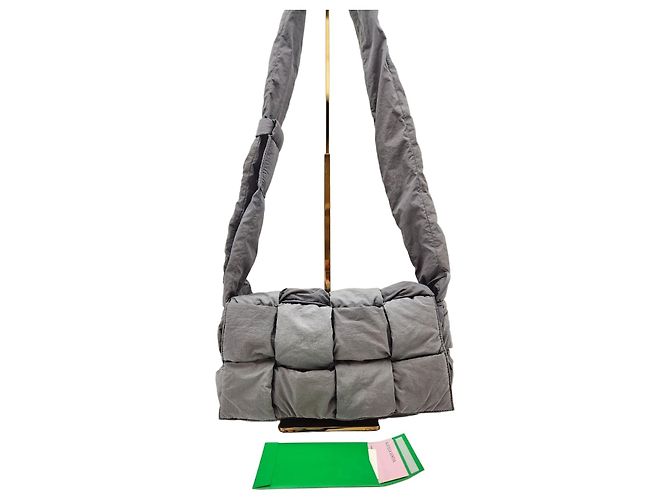 Cassette Bottega Veneta Bolso Bottega Padded Tech Gris Estado Castaño