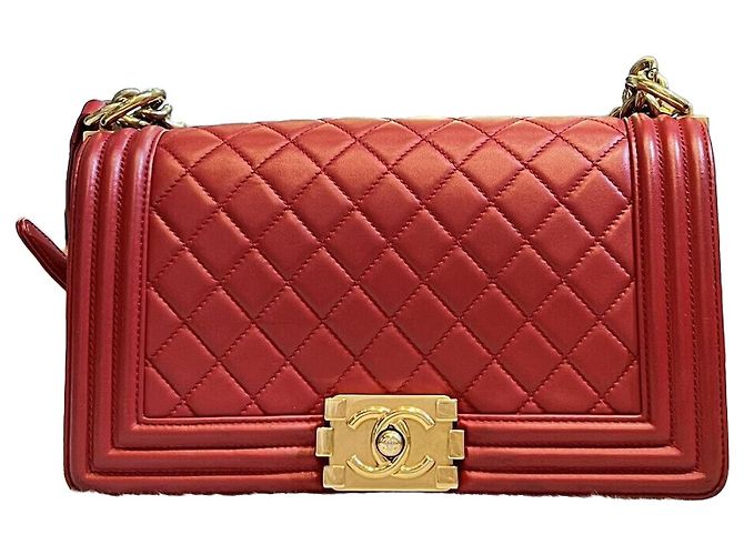 Le Boy Chanel Bolsa Boy em pele de cordeiro Medium com ferragens douradas Coleção Vermelha Vermelho