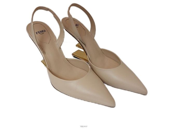 Fendi Scarpins slingback de couro bege para mulher Marrom