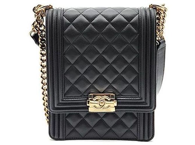 Chanel Bolso Boy con solapa vertical de piel de cordero Negro