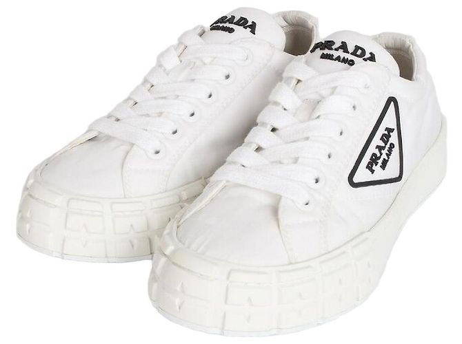 Prada Baskets en gabardine de nylon avec logo triangle Blanc
