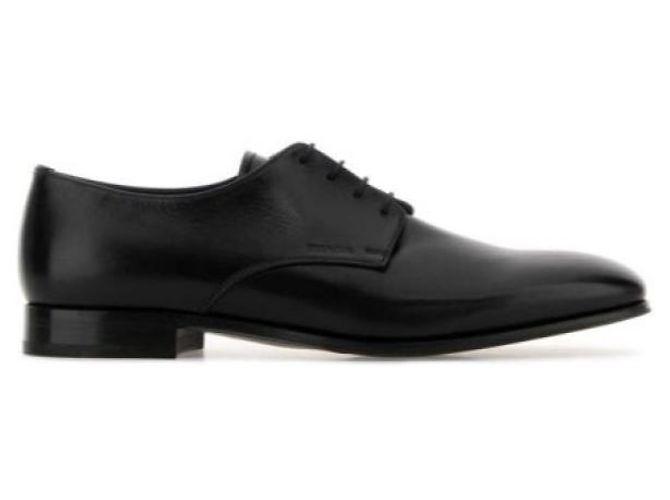 Prada Scarpe stringate in pelle Nero