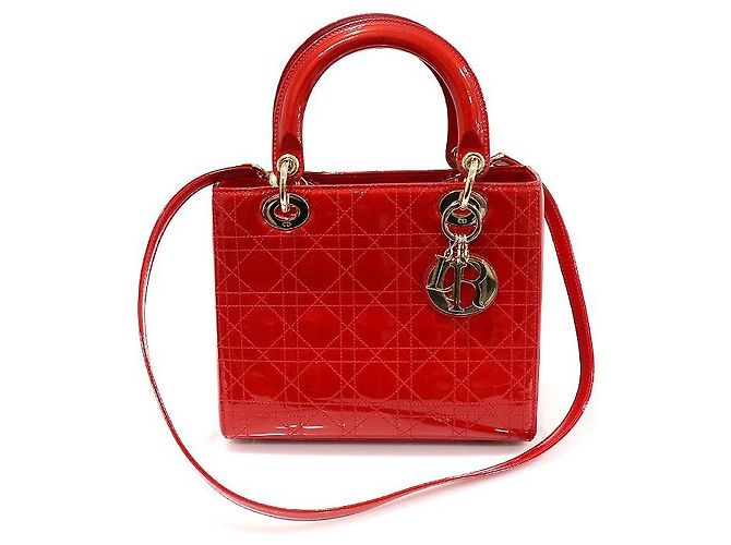 Dior Lady Medium em verniz vermelho com acabamento cannage