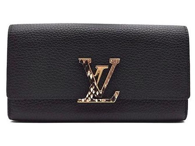 Louis Vuitton Carteira Capucines em Python Preto