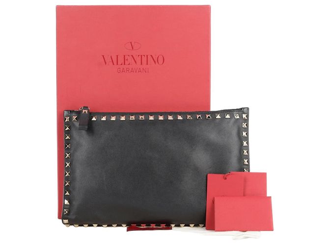 Valentino Clutch Rockstud em couro preto