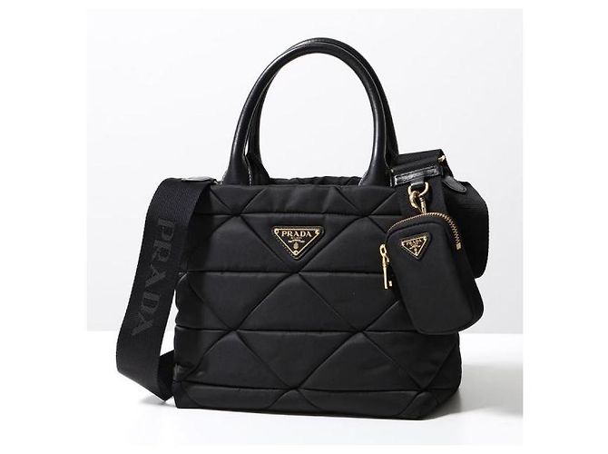 Prada Pequena bolsa tote de nylon acolchoado