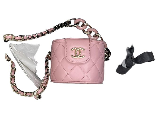 Vanity Chanel Pente de maquiagem rosa elegante com corrente dourada