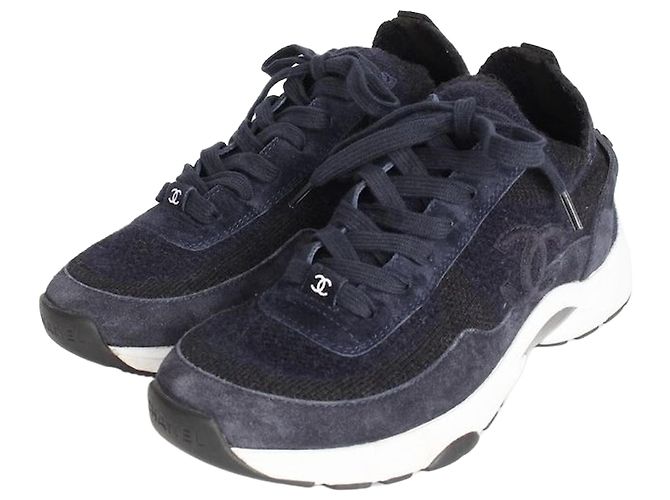 Chanel Baskets en maille et daim bleu marine