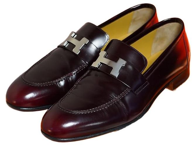 Hermès Mocasín Paris con hebilla plateada burdeos Roja