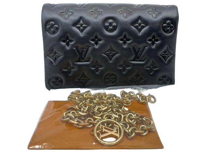 Louis Vuitton Bolsa Transversal Pochette Coussin Preto