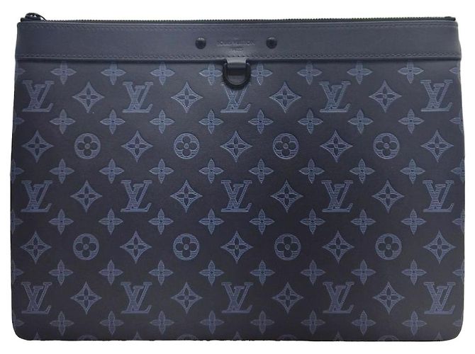 Louis Vuitton Pochette Discovery GM Clutch Bleu