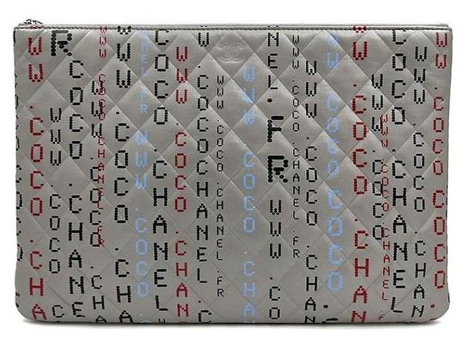 Chanel Clutch in agnello Typography Marrone