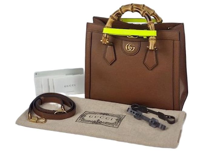 Gucci Bolsa de ombro Diana Small com alça de bambu Marrom