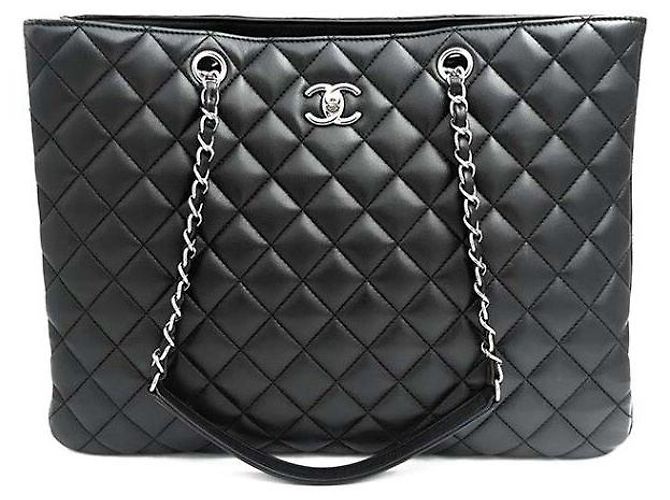 Timeless Chanel Bolsa de ombro com corrente atemporal Preto