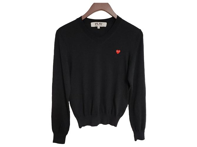 Comme Des Garcons Schwarzer Strick für Damen mit rotem Mini-Patch
