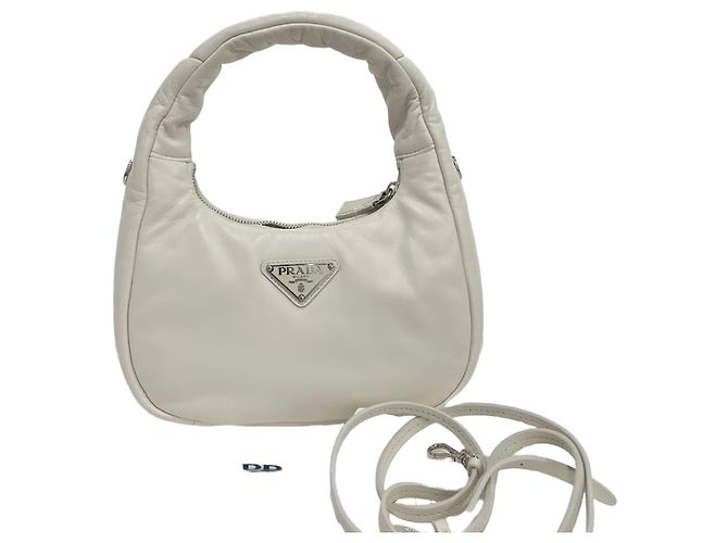 Prada Mini-Crossbody-Bag aus weichem gepolstertem Nappa-Leder Weiß