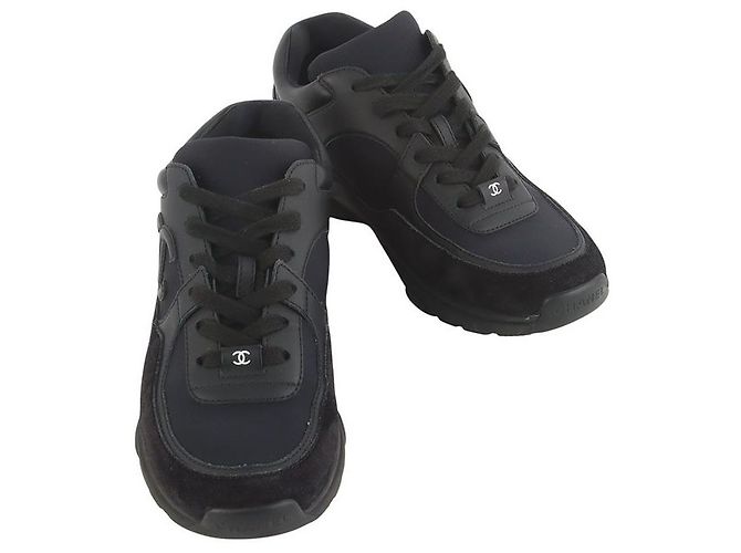 Chanel Baskets Cruise en cuir noir et daim avec logo CC