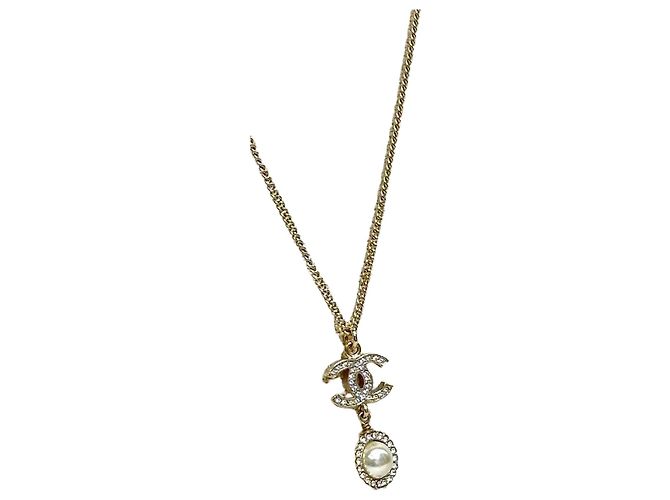 Chanel Colar com detalhes de pérolas e logotipo CC Multicor