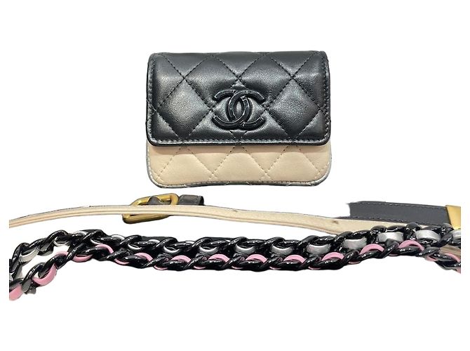 Chanel Mini-Gürteltasche mit schwarzer Kette 