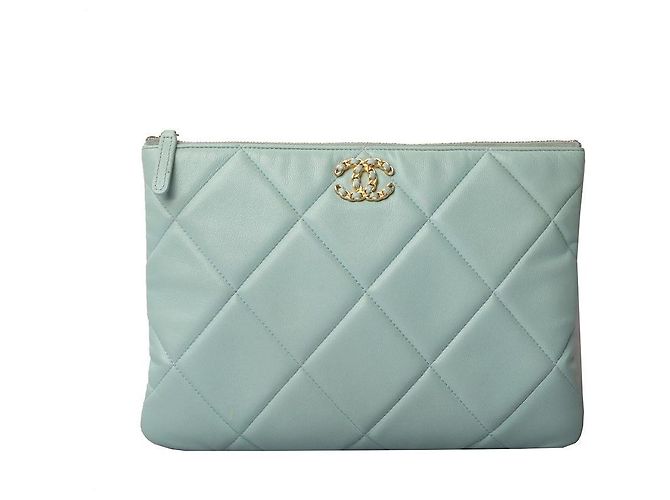 Chanel NineTeen Clutch aus Lammleder New Medium Gold Grün
