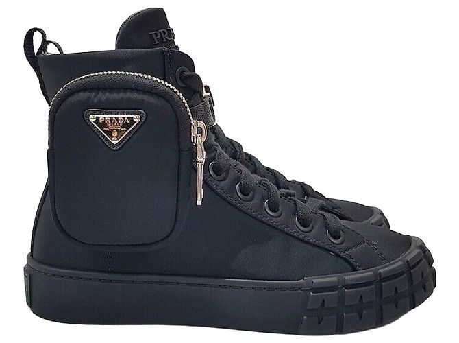 Prada Sneakers alte con tasca in nylon da donna Black Nero