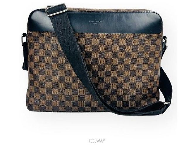 Louis Vuitton Bolsa transversal Damier Jake Marrom