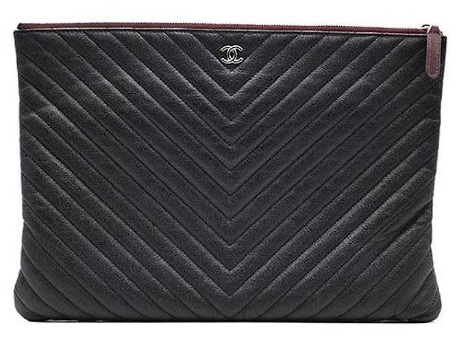 Chanel Caviar Chevron Clutch Large Schwarz