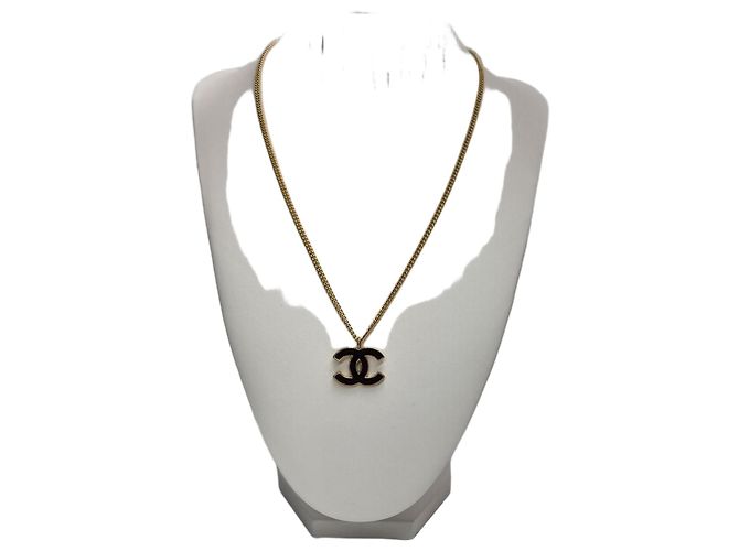 Chanel Collier avec logo CC (Collier or noir)