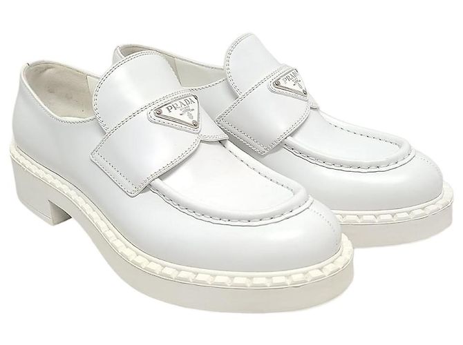 Prada Mocassins en cuir brossé avec logo triangle blanc