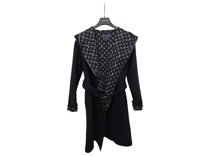 Louis Vuitton Casaco transpassado com capuz e monograma preto e branco