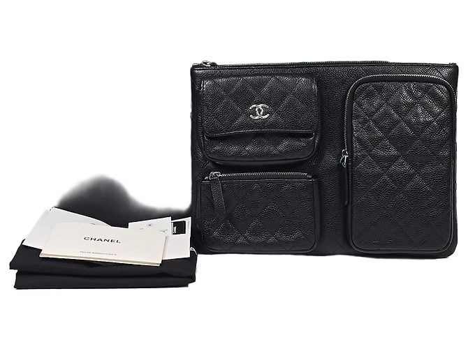 Chanel Clutch in pelle caviar con tasche multiple Nero