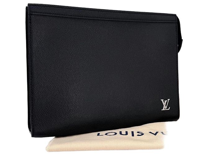Pochette Louis Vuitton Taiga Black Noir