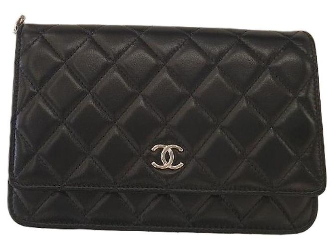 Chanel Série WOC em pele de cordeiro com adornos de pérolas Branco