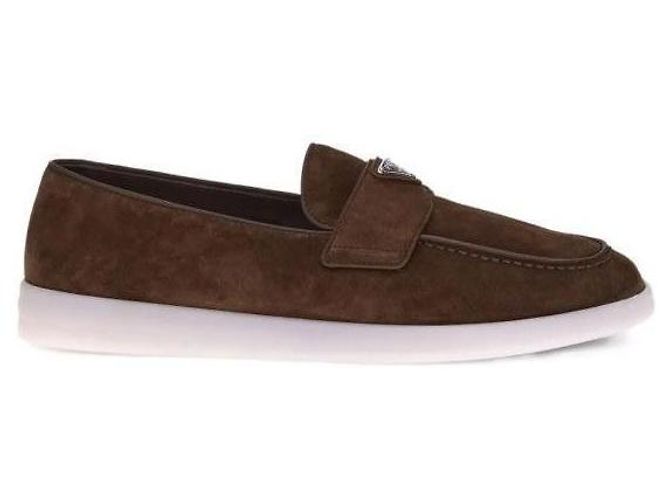Prada Mocassino in scamosciato con logo a triangolo Marrone