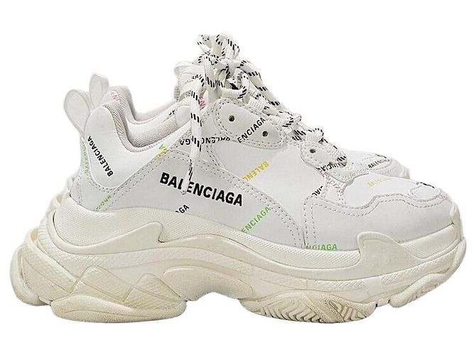 Balenciaga Triple Sneaker mit All-Over-Logo Silber