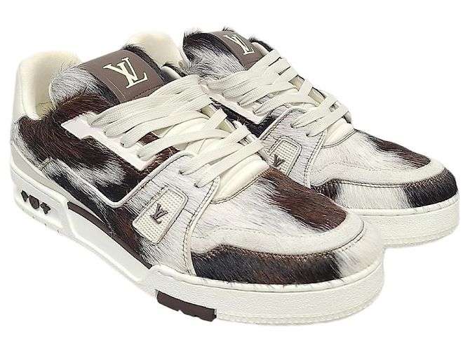 Louis Vuitton Baskets LV Trainer en daim marron Pharrell
