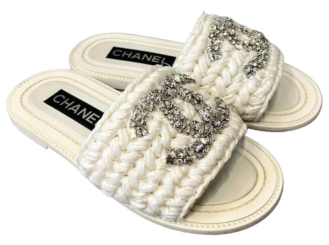 Chanel Sandali e Ciabatte CC Crystal Logo White Bianco