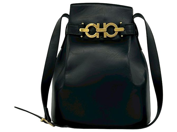 Salvatore Ferragamo Borsa a secchiello Gancini in pelle nera Ferragamo Nero