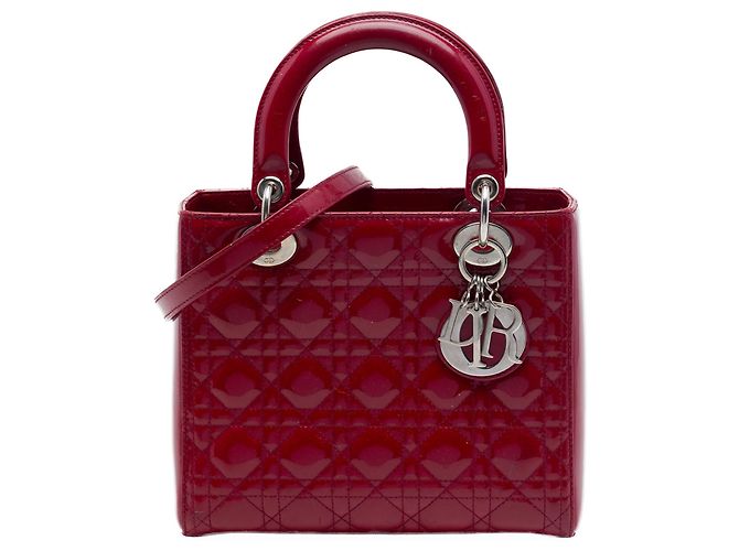Lady Dior Cannage en charol rojo, tamaño Medium Roja Burdeos