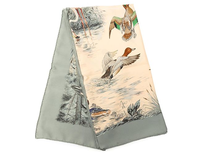 Pañuelo de seda Hermès Beige Halte en Camargue 90