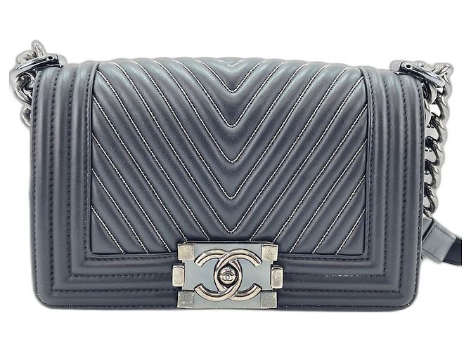 Borsa Chanel Boy Shoulder Bag in nero