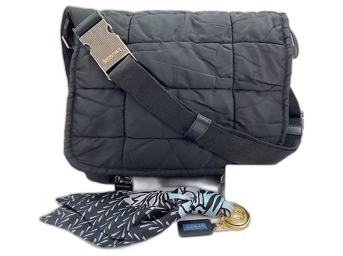 Borsa a tracolla Prada PRADA Triangle Plate Nero 