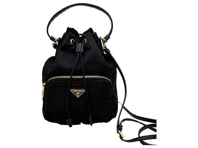 Prada Sac seau en nylon avec logo triangle noir