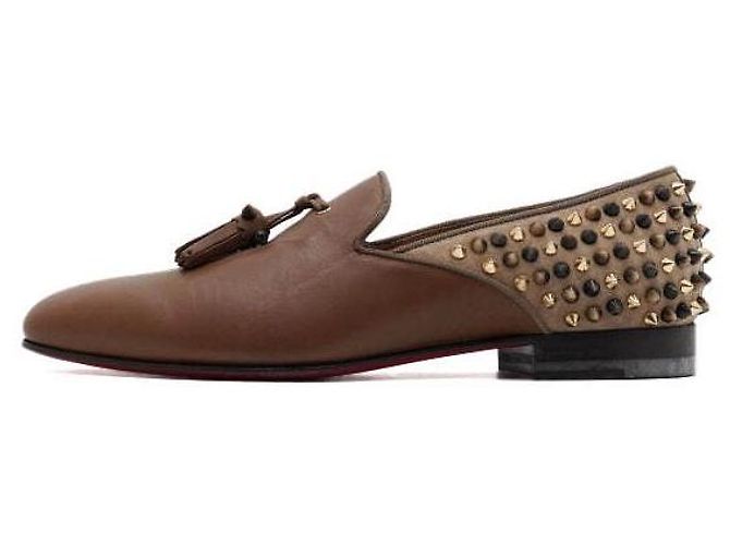 Christian Louboutin Mocassini da uomo in pelle marrone con nappe e borchie