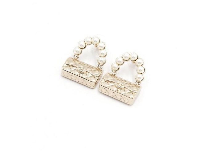 Chanel Brincos de pérolas clássicos Season Multicor