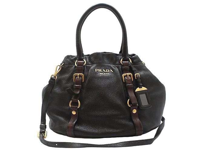 Prada Borsa a tracolla in pelle nera con logo dorato Nero