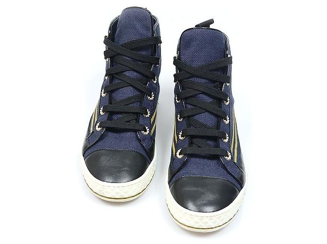 Chanel Sneakers high-top da donna blu navy con logo CC e perle